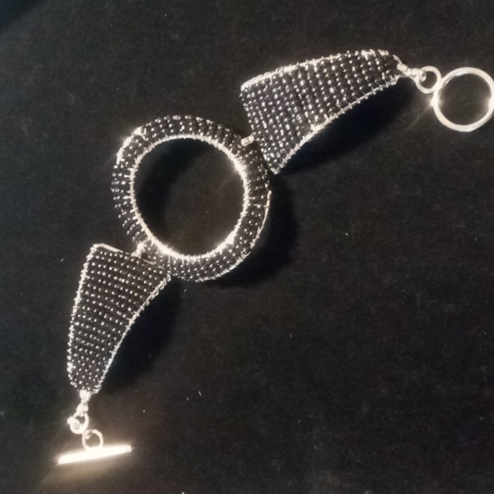Black seed beaded XL toggle clasp bracelet strung on wire sz. 9.0in long